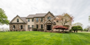 100-110-401_Captain_Robinson_Drive