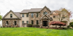 102-120-401_Captain_Robinson_Drive