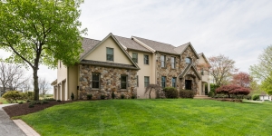 106-140-401_Captain_Robinson_Drive