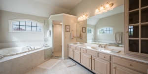 137-440-401_Captain_Robinson_Drive